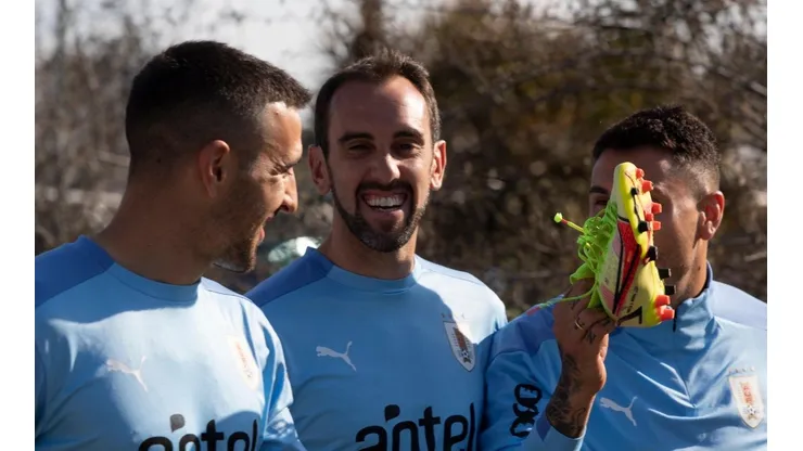 Diego Godín jugará contra Perú este jueves en el Nacional de Lima.