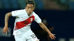 ¡Llegó el '10'! Christian Cueva aterrizó en Lima y el sábado entrenará en Videna con la Selección