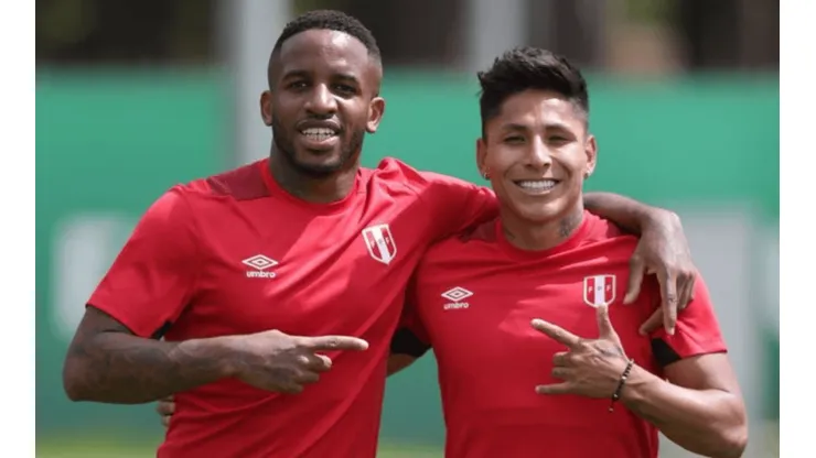 Hinchas piden le piden a Ricardo Gareca la convocatoria de Jefferson Farfán: "En una rodilla es más que Ruidíaz"