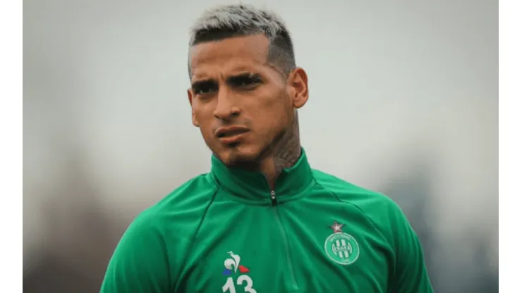 Esperan la rompa: Saint-Étienne deseó buena suerte a Miguel Trauco en las 'Eliminatorias'