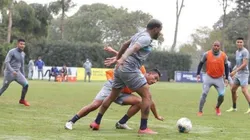 Jefferson Farfán venía entrenando con el grupo.