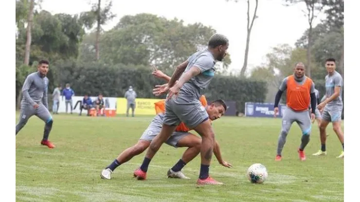 Jefferson Farfán venía entrenando con el grupo.