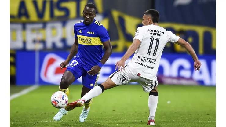 Luis Advíncula fue calificado por el diario Olé tras el Boca Juniors ante Patronato en el fútbol argentino