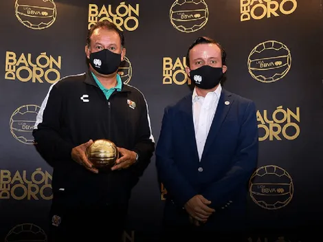 Juan Reynoso fue premiado como el mejor entrenador de la temporada 2020-21 en el fútbol mexicano