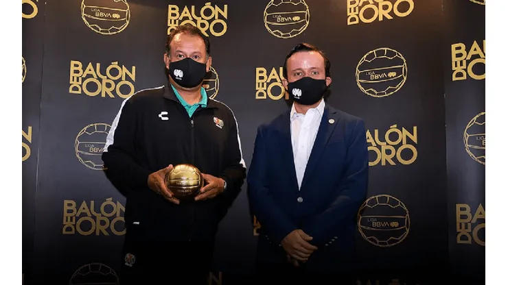 Juan Reynoso fue premiado como el mejor entrenador de la temporada 2020-21 en el fútbol mexicano