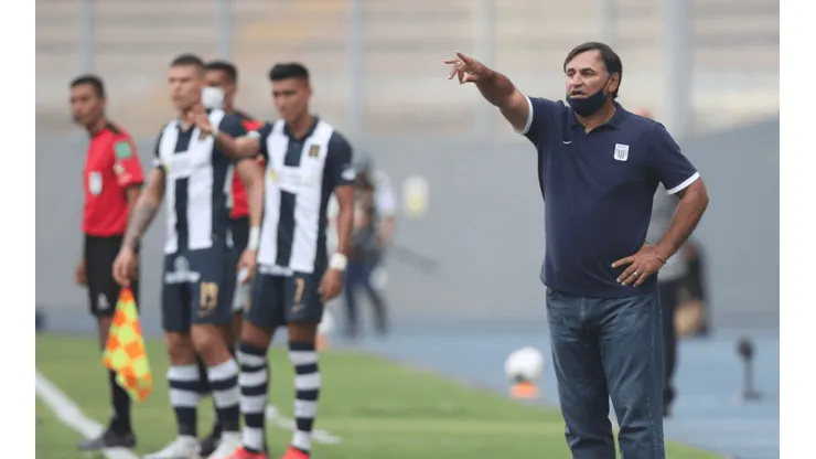 Carlos Bustos sobre Universitario: "El clásico será el partido más especial desde mi llegada al Perú"