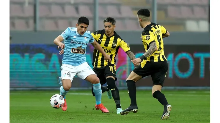 Sporting Cristial v Pe�arol - Copa CONMEBOL Sudamericana 2021