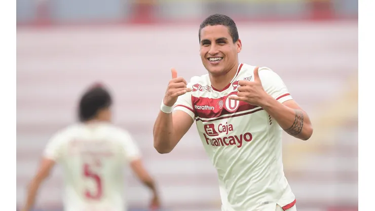 Alexander Succar: "Pasé por momentos difíciles. Estaba entre seguir en el fútbol o no"