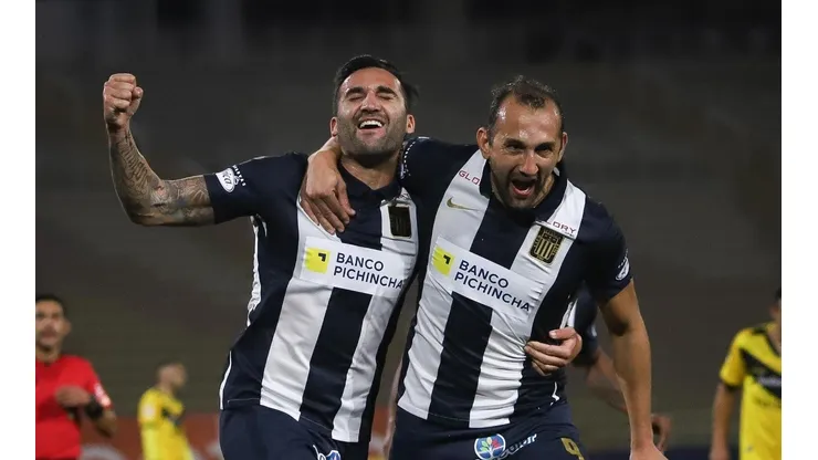 Pablo Míguez y Hernán Barcos llegaron para luchar el ascenso y vienen luchando en la Liga 1.