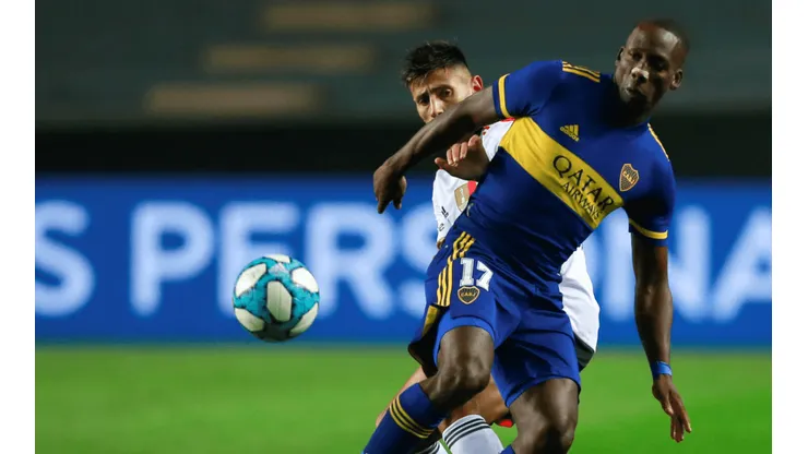 Hinchas de Boca Juniors destruyen a Luis Advíncula en su debut ante River Plate: "Es un asco"