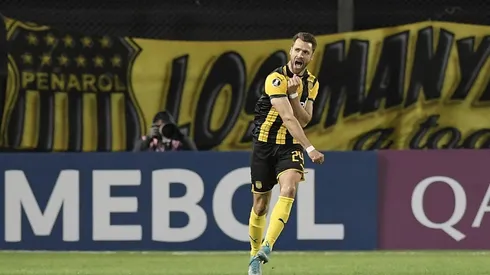 Pensando en su duelo ante Cristal por Sudamericana, Peñarol retiene a vital defensa Gary Kagelmacher