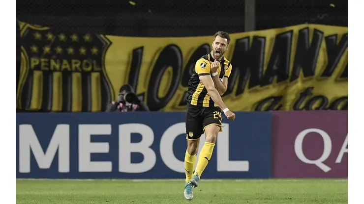 Pensando en su duelo ante Cristal por Sudamericana, Peñarol retiene a vital defensa Gary Kagelmacher