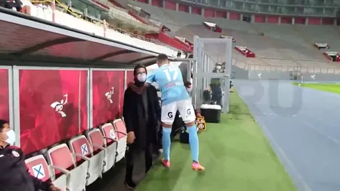 Gonzales saludó a Ángel Comizzo en la previa del partido.