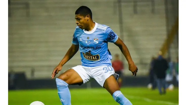 Liza es uno de los centrodelanteros de Sporting Cristal.