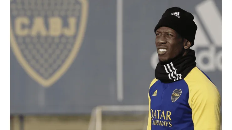 Luis Advíncula será titular contra River Plate si llega el 'transfer' a tiempo