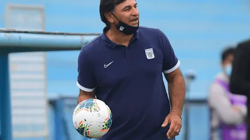 Carlos Bustos prepara once diferente para enfrentar a Sport Boys este domingo