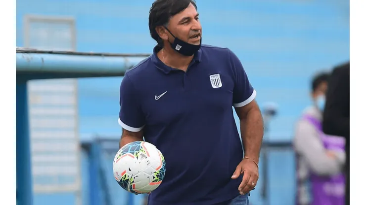 Carlos Bustos prepara once diferente para enfrentar a Sport Boys este domingo