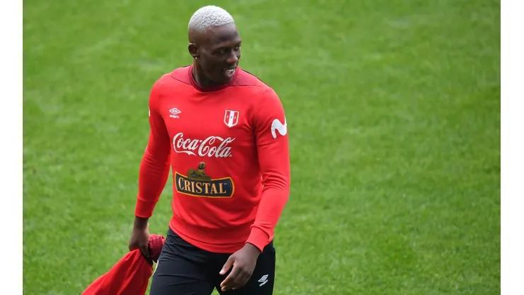 Luis Advíncula, el rayo que cayó dos veces en el mismo lugar