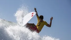 Surfista peruano Lucca Mesinas clasificó a los cuartos de final en 'Tokio 2020'