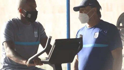 Carlos Bustos sobre la vuelta de Jefferson Farfán: "Estamos contentos con su evolución y cómo se siente"