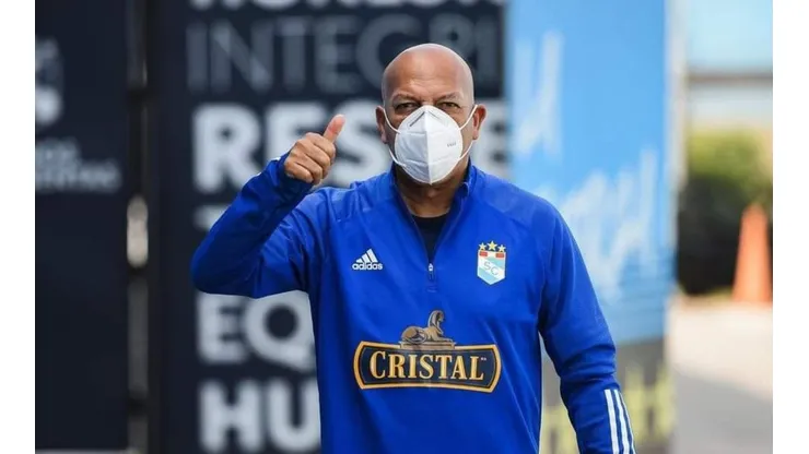 Roberto Mosquera es el entrenador de Sporting Cristal.