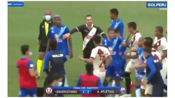 Universitario vs. Alianza Atlético: empujones, encaramientos y el fuerte cruce entre Ascues y Murrugarra