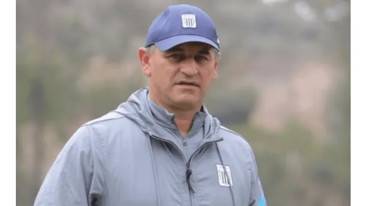 Carlos Bustos regresó a dirigir los entrenamientos tras superar el COVID-19