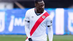 Continúa en España: Luis Advíncula devolvió el contrato de Boca Juniors sin firmar