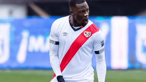 Continúa en España: Luis Advíncula devolvió el contrato de Boca Juniors sin firmar