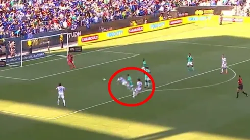 Yoshimar Yotún simuló una falta, se ganó la segunda amarilla y se fue expulsado