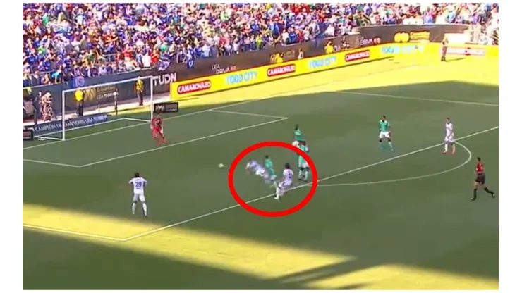 Yoshimar Yotún simuló una falta, se ganó la segunda amarilla y se fue expulsado