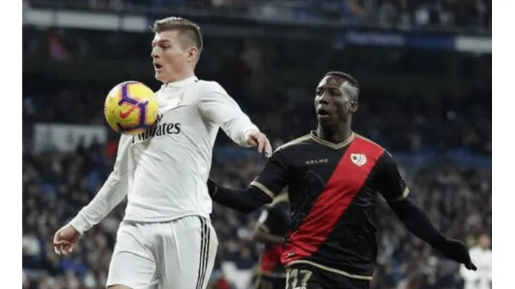 A esta hora: Luis Advíncula no llegará a Boca Juniors y enfrentará al Real Madrid en partido amistoso