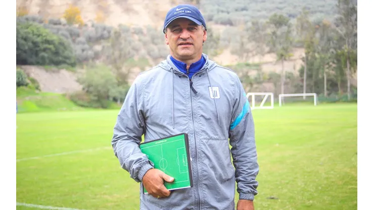 Carlos Bustos prepara el once para enfrentar este domingo a Ayacucho FC