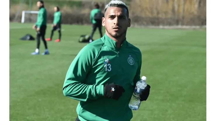 Saint-Étienne busca vender a Miguel Trauco en un precio bastante inferior para hacer dinero