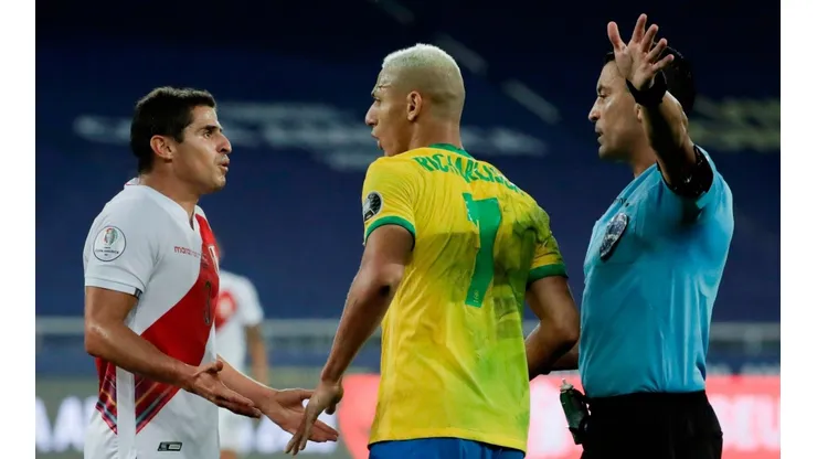 Aldo Corzo salió remplazado por Lora en los minutos finales.