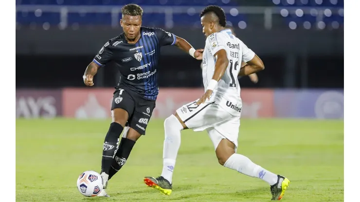 Independiente del Valle v Gremio - Copa CONMEBOL Libertadores 2021