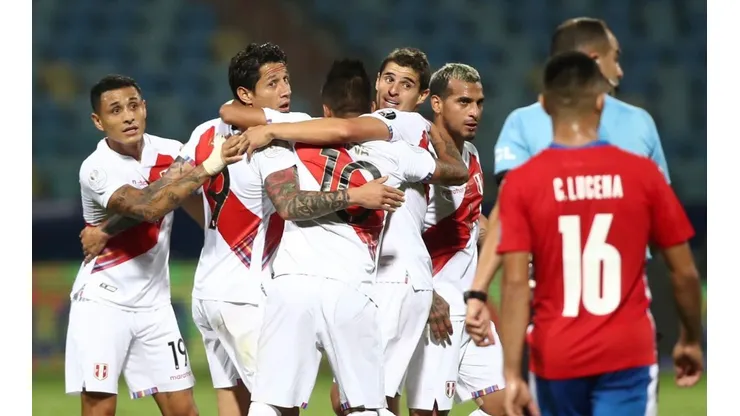 Yoshimar Yotún puso el 3-2 en el marcador.