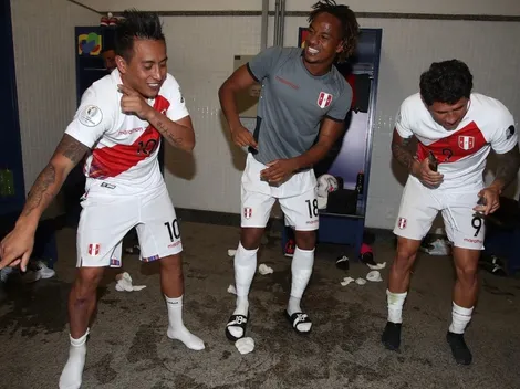 Lapadula, Carrillo y Cueva celebraron el pase a semis bailando 'El Cervecero'