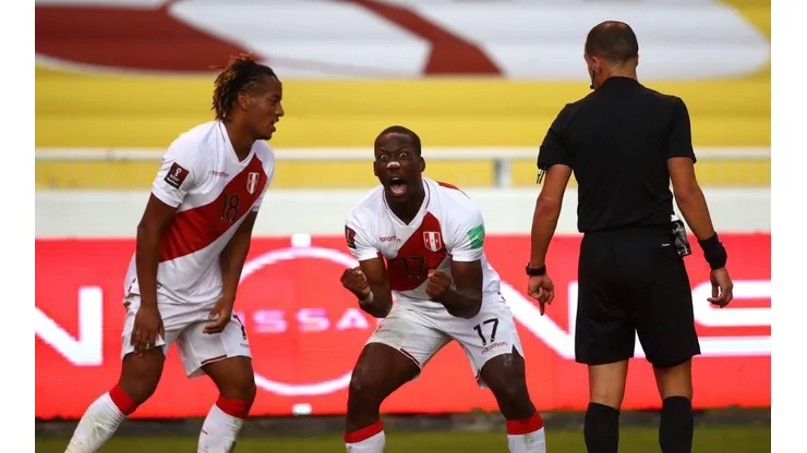 Luis Advíncula le metió gol a Ecuador en Quito.