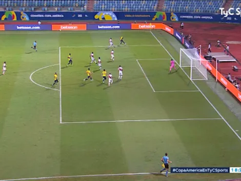 Blooper gigante: Renato Tapia marca autogol favorable para Ecuador