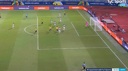 Blooper gigante: Renato Tapia marca autogol favorable para Ecuador