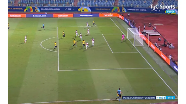 Blooper gigante: Renato Tapia marca autogol favorable para Ecuador