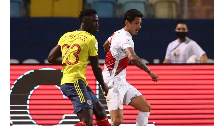 Gianluca Lapadula destacó contra dos grandes defensores.