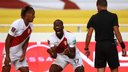 Luis Advíncula metió el gol del triunfo en Ecuador.