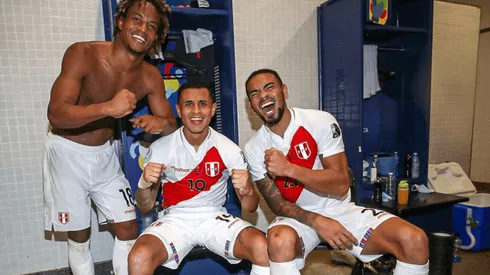 Alexander Callens resalta el triunfo contra Colombia: "Gran trabajo y sacrificio de todos"