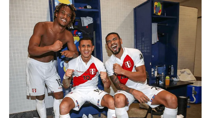 Alexander Callens resalta el triunfo contra Colombia: "Gran trabajo y sacrificio de todos"