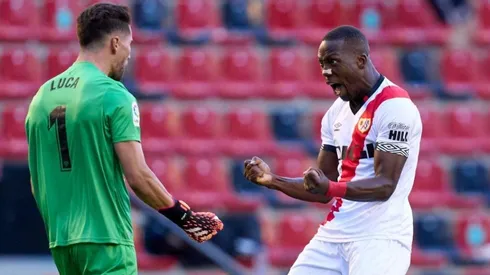 Luis Advíncula ingresó a los 77' y recibió una dura falta sobre los minutos finales.
