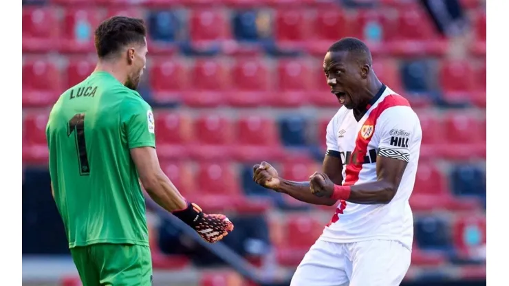 Luis Advíncula ingresó a los 77' y recibió una dura falta sobre los minutos finales.