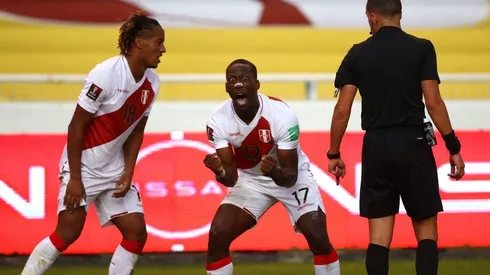 Luis Advíncula metió el gol del triunfo en Ecuador, tras pase de Lapadula.