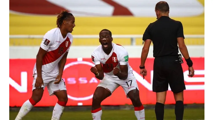 Luis Advíncula metió el gol del triunfo en Ecuador, tras pase de Lapadula.